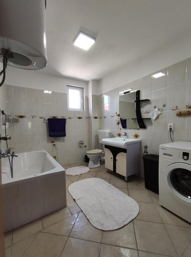 Vila Kasindol SJJ Esterno foto